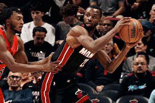 主场失守!热火三大主力下半场哑火,<a href=/gaoqinglanqiu/raptors/ target=_blank class=infotextkey>猛龙</a>逆转终结四连败