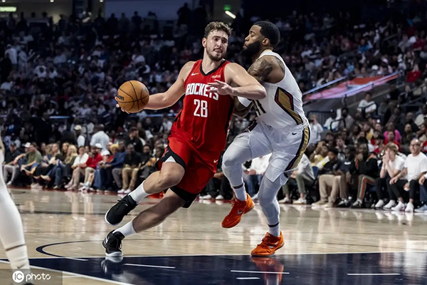 NBA季前赛综述:火箭<a href=/halkan/lanqiuzhibo/spurs/ target=_blank class=infotextkey>马刺</a><a href=/halkan/lanqiuzhibo/magic/ target=_blank class=infotextkey>魔术</a>领跑 新趋势与球队百态